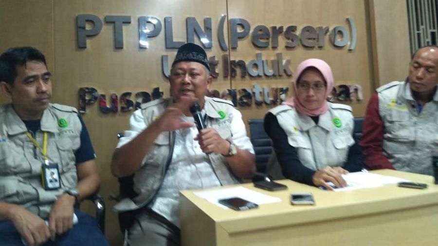 Dalam kesempatan itu, Sripeni atas nama direksi PLN, memohon maaf kepada pelanggan PLN yang menderita pemadaman sejak pukul 11.45 WIB.