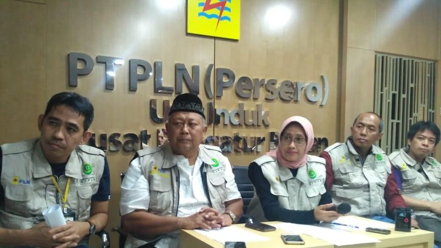 PLN mengatakan listrik akan menyala normal 4-5 jam lagi