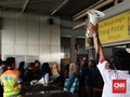 FOTO : Listrik di Jakarta Padam, KRL dan MRT Lumpuh