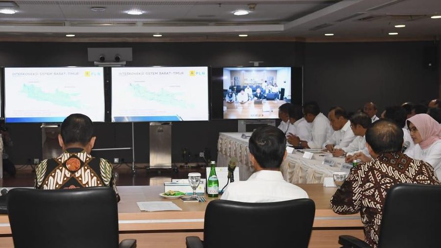 Plt Direktur Utama PLN Sripeni Inten memohon maaf.