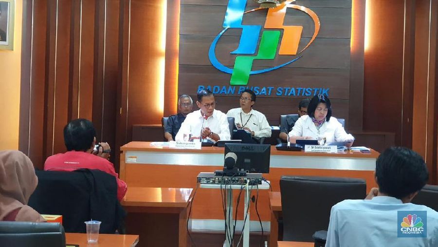 Badan Pusat Statistik (BPS) mencatat ekonomi Indonesia masih tumbuh namun sayangnya melambat.