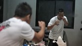 Daud Yordan jelang pertandingan melawan petinju Thailand Aekkawee Kaewmanee dalam perebutan gelar WBC International Challenge kelas super ringan. (Dok Mahkota Promotion)