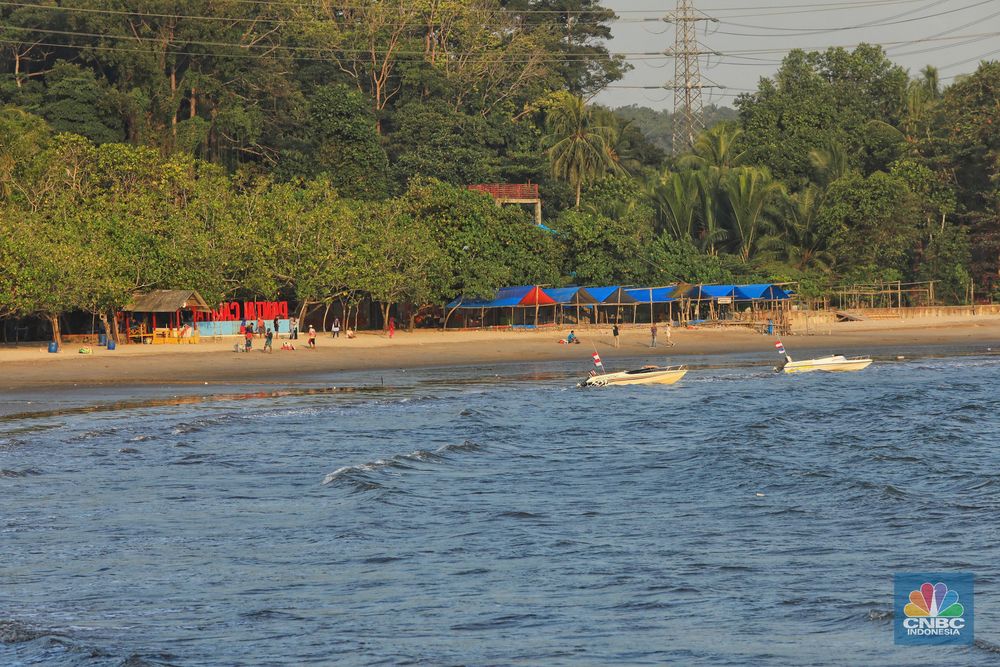  Pemandangan Sepi Pantai Carita Usai Gempa M 6 9 Hantam Banten