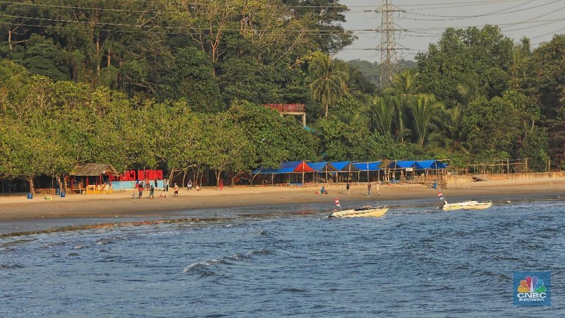 Pemandangan Sepi Pantai Carita Usai Gempa M 6 9 Hantam Banten