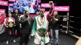 Daud Yordan berpose dengan sabuk juara WBC International Challenge usai mengalahkan Aekkawee Kaewmanee lewat kemenangan TKO. (Dok Mahkota Promotion)