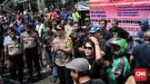 Sementara poin peninjauan serta mengaktifkan kembali status putus mitra mengacu pada Permenhub No.12 tahun 2019 pada Pasal 1 , dengan catatan pelaku tidak terlibat kriminalitas. (CNN Indonesia/Andry Novelino)