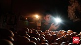 PLN menyatakan akan memberikan kompensasi terkait listrik padam. Nilai kompensasi diperkirakan mencapai Rp1 triliun. (CNN Indonesia/Daniela Dinda)