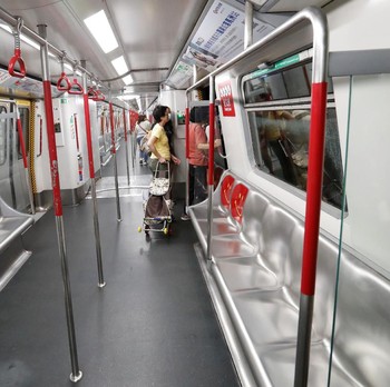 Kacau! Pengunjuk Rasa Blokir MRT di Hong Kong (Lagi)