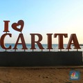 Warga melintas di Kawasan Pantai Carita, Banten, Minggu (8/4/2019). Usai diguncang gempa pantai Carita sepi Pengunjung.  Sepi pengunjung ini sudah terjadi sejak Tsunami melanda Desember tahun lalu. Kejadian ini mengakibatkan pengunjung dan pendapatan