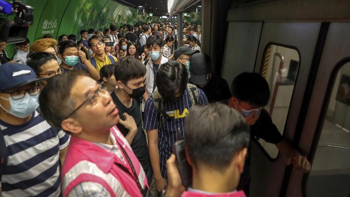 Kacau! Pengunjuk Rasa Blokir MRT di Hong Kong (Lagi)