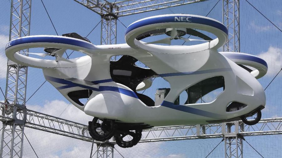 Mobil terbang tersebut yang tampak seperti drone raksasa dan memiliki empat baling-baling.