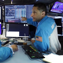 Tunggu Risalah FOMC, Wall Street Kompak Merah