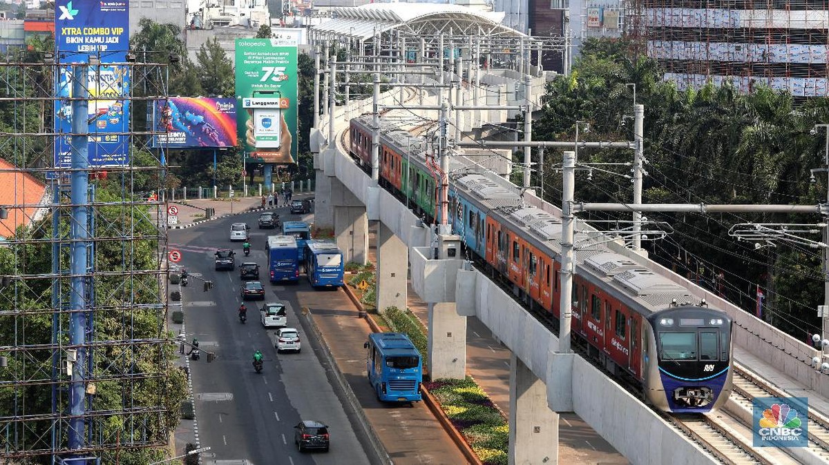 Cerita Penumpang Saat MRT Mendadak Berhenti: Was-was Jalan di Lorong