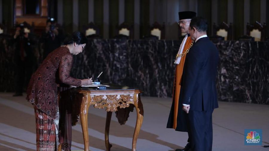 Destry merupakan calon tunggal DGS BI yang diajukan Presiden Joko Widodo kepada DPR.