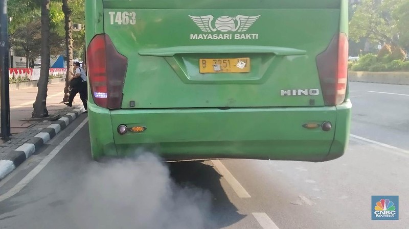 Berdasarkan situs pemantau kualitas udara AirVisual.com yang dipantau pukul 08.49 WIB, Rabu (7/8) Jakarta menduduki peringkat kedua soal polusi udara.