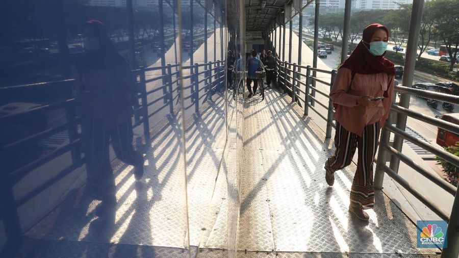 Berdasarkan situs pemantau kualitas udara AirVisual.com yang dipantau pukul 08.49 WIB, Rabu (7/8) Jakarta menduduki peringkat kedua soal polusi udara.