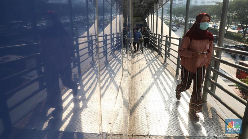 Berdasarkan situs pemantau kualitas udara AirVisual.com yang dipantau pukul 08.49 WIB, Rabu (7/8) Jakarta menduduki peringkat kedua soal polusi udara.