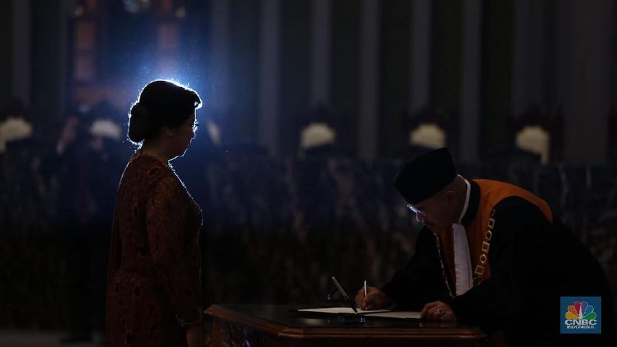 Destry merupakan calon tunggal DGS BI yang diajukan Presiden Joko Widodo kepada DPR.