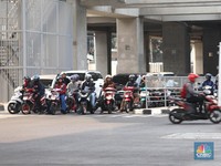 Ganjil Genap Berlaku Besok, Bagaimana Nasib Sepeda Motor?