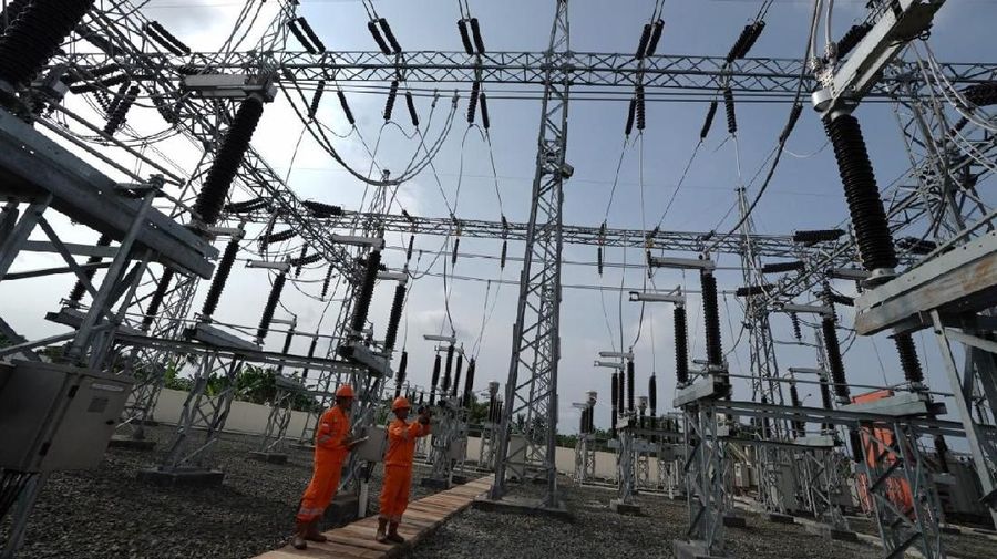 Para pekerja tersebut benar-benar dituntut untuk paham benar aturan tentang K3 di bidang kelistrikan agar menekan jumlah angka kecelakaan kerja.