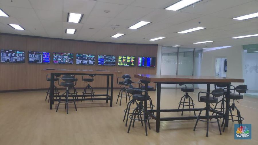 Ruang monitor pabrik CPO Astra Agro Lestari (CNBC Indonesia/Houtmand P Saragih)