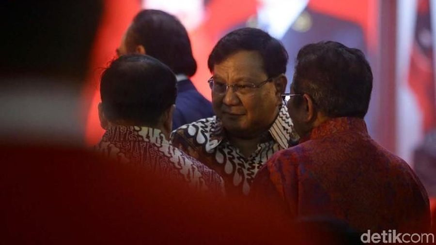 Berdasarkan informasi yang dihimpun, pertemuan akan berlangsung di kediaman Surya Paloh di Permata Hijau, Jakarta, Selatan, Minggu (13/10/2019) pukul 19.00 WIB.