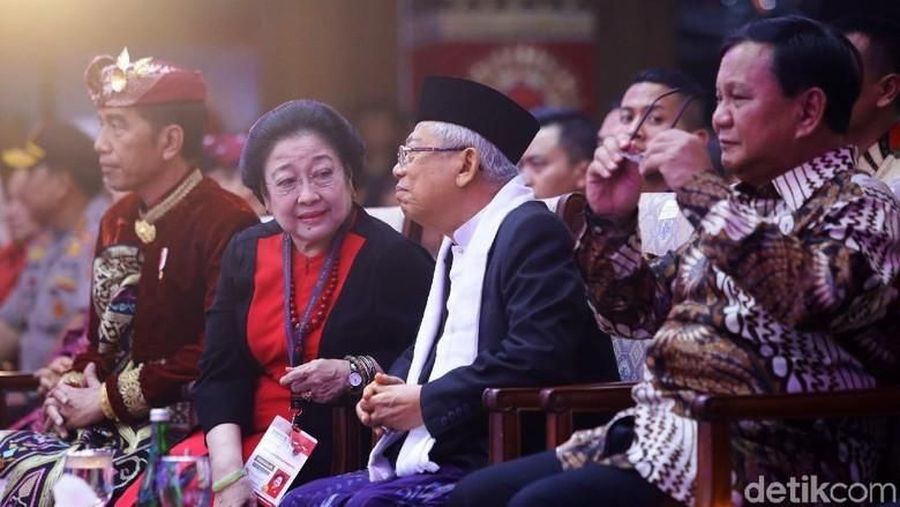 Presiden Jokowi menjawab permintaan Ketua Umum Parta Demokrasi Indonesia Perjuangan (PDIP), Megawati Soekarno Putri, terkait kursi menteri dari PDIP.