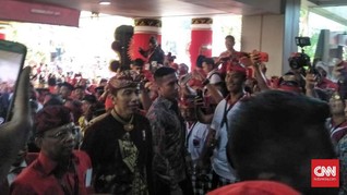 Jokowi Berdandan Adat Bali di Kongres V PDIP
