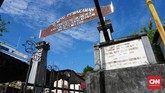 Salah satu objek wisata sejarah di Manado adalah Makam Kanjeng Sekar Ratu Kedaton, Permaisuri Sri Sultan Hamengkubuwono V.