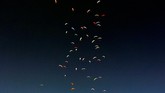 Para penerbang mengarahkan paraglider mereka di Kejuaraan Dunia Paragliding FAI ke-16 di Krusevo, Makedonia Utara. (REUTERS/Ognen Teofilovski)