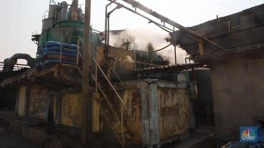 Komponen yang diawasi adalah pemenuhan ketentuan spesifikasi teknis cerobong, baku mutu udara keluaran