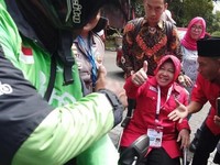 Heboh & Viral! Risma Naik Gojek ke Kongres PDIP Bali