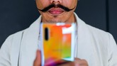 Untuk pertama kalinya Samsung mentiadakan jack audio 3,5mm. Strategi meniadakan jack audio sudah lebih dulu diusung rival abadinya, Apple, sejak tiga tahun silam. (REUTERS/Eduardo Munoz)