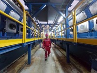 PROYEK PLTD SENAYAN
Direktur Bisnis Regional Jawa Bagian Barat, Haryanto WS (kiri) didampingi General Manager UID Jakarta Raya, M. Ikhsan Asaad (kanan) meninjau Proyek PLTD Senayan berkapasitas 6 x 17 MW di Senayan Jakarta Selatan, Kamis (7/8). Proy