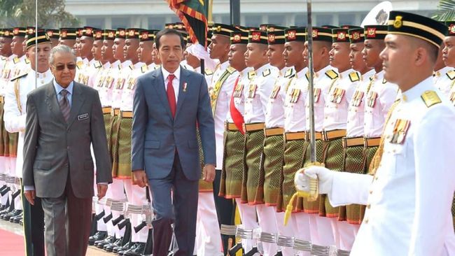 Tiba di Malaysia, Jokowi dan Iriana Disambut Mahathir Mohamad