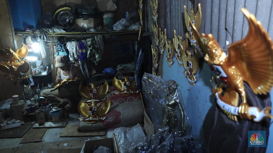 Biasanya miniatur tersebut dijual dengan harga Rp 50 ribu hingga Rp1,5 juta tergantung ukurannya.