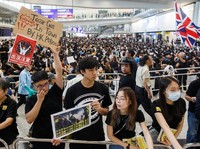 Demo Memanas, Bandara Hong Kong Lumpuh