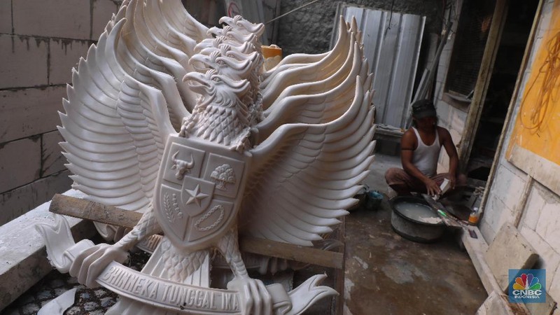 Biasanya miniatur tersebut dijual dengan harga Rp 50 ribu hingga Rp1,5 juta tergantung ukurannya.