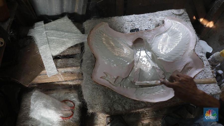 Biasanya miniatur tersebut dijual dengan harga Rp 50 ribu hingga Rp1,5 juta tergantung ukurannya.