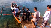 Umat muslim Pulau Kosong di Jayapura, Papua, juga ikut merayakan Idul Adha 1440 H dan melaksanakan salat dengan menaiki perahu, Minggu (11/8/2019). (ANTARA FOTO/Gusti Tanati)