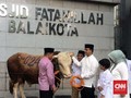 Usai Salat Idul Adha, Anies Baswedan Serahkan Sapi 1,2 Ton