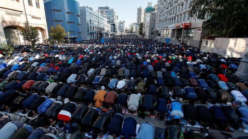 Hari Raya Idul Adha 2019 diperingati setiap tanggal 10 Dzulhijjah atau 11 Agustus 2019.