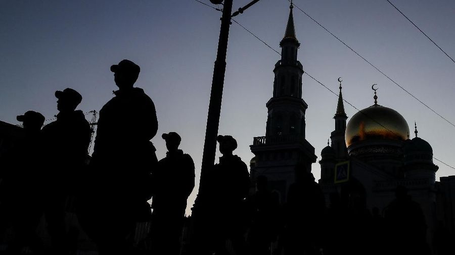 Law enforcement officers stand guard during an Eid al-Adha mass prayer, marking the end of the haj pilgrimage near Moscow's grand mosque in Russia August 11, 2019. REUTERS/Maxim Shemetov