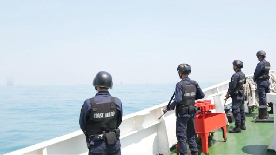 Jalan tengah coast guard Indonesia