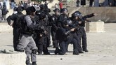 Bagi umat Yahudi, kompleks Al Aqsa juga merupakan situs yang disucikan lantaran dipercaya sebagai lokasi dua kuil era-alkitabiah. (AP Photo/Mahmoud Illean)