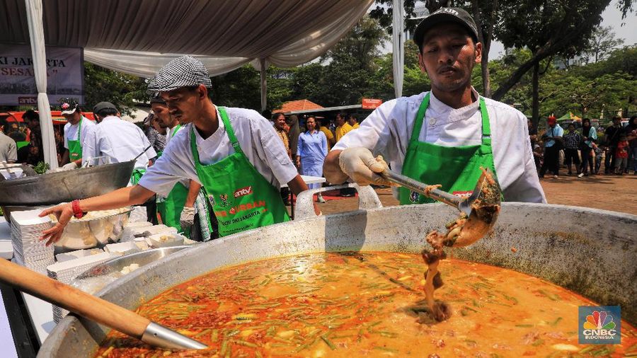 Daging olahan siap saji itu dibagikan ke 9 kelurahan lokasi kumuh berat