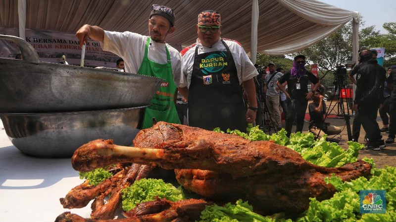 Daging olahan siap saji itu dibagikan ke 9 kelurahan lokasi kumuh berat