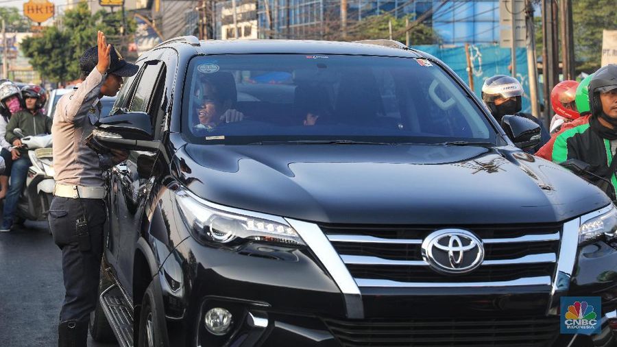 Dinas Perhubungan Pemerintah Provinsi Daerah Khusus Ibu Kota Jakarta menggelar uji coba perluasan sistem ganjil-genap pada hari ini, Senin (12/8/2019).