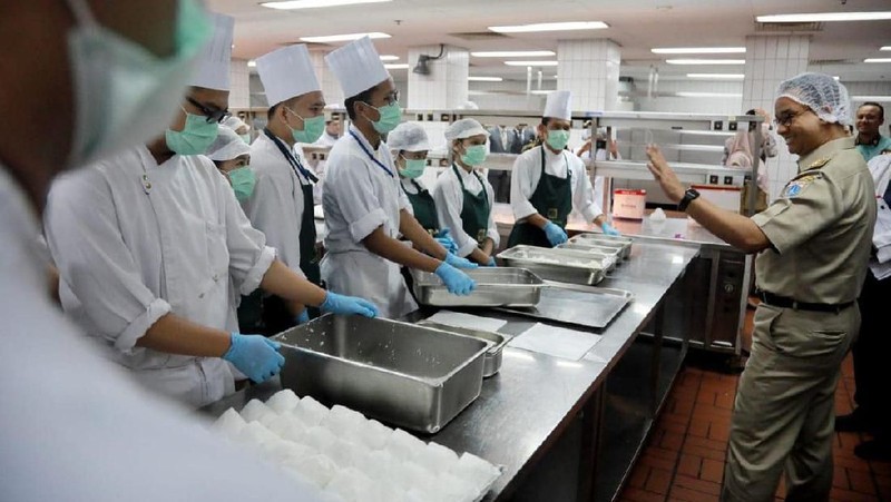 Anies menyebutkan Pemprov DKI Jakarta mengumpulkan 1 kerbau, 139 sapi, dan 306 kambing.
