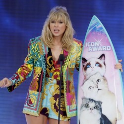 Demi Fans Tak Putus Sekolah, Taylor Swift Transfer Uang!